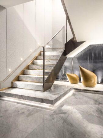 moderne marmortreppe gold